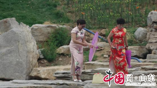 沂水泉莊：馬蓮河畔秀旗袍 秀出崮鄉儒雅風（組圖）