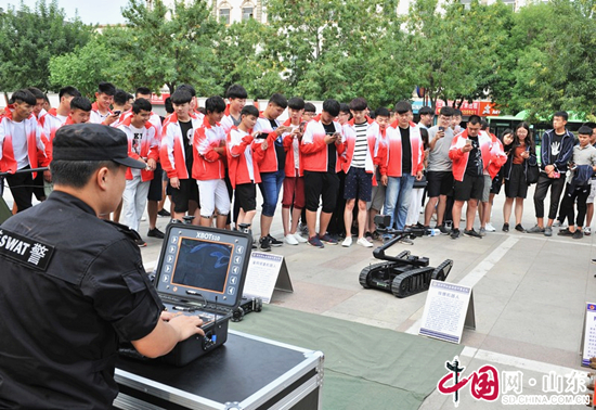 濱州市組織開展“反恐防範 共築平安”集中宣傳活動