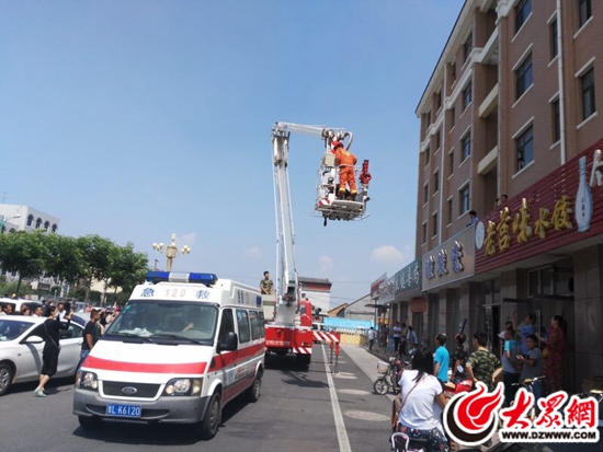 莒县6岁女孩不慎从三楼摔下 消防官兵紧急救援