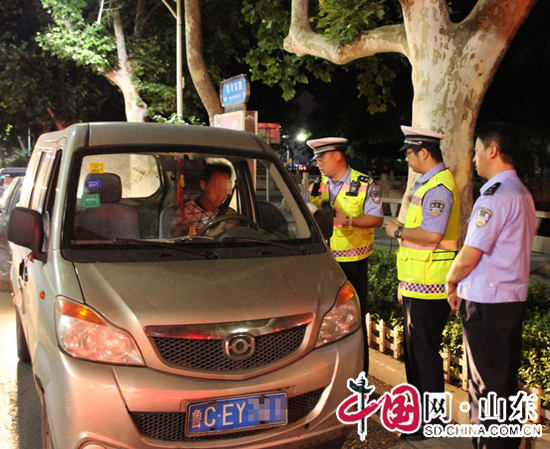 淄博公安交警開展重點交通違法行為集中夜查行動