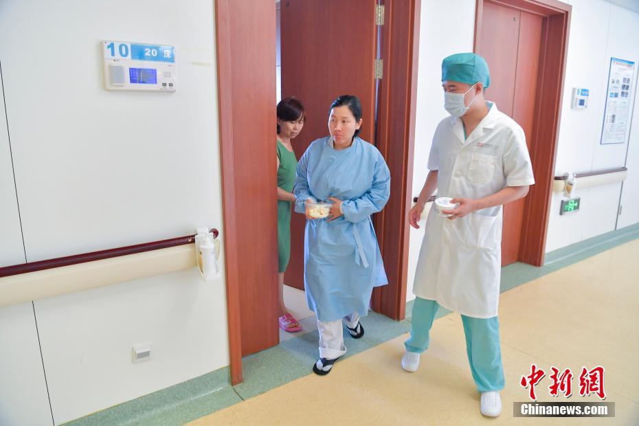 海南首例親體肝移植手術成功 未婚女教師“割肝救父”