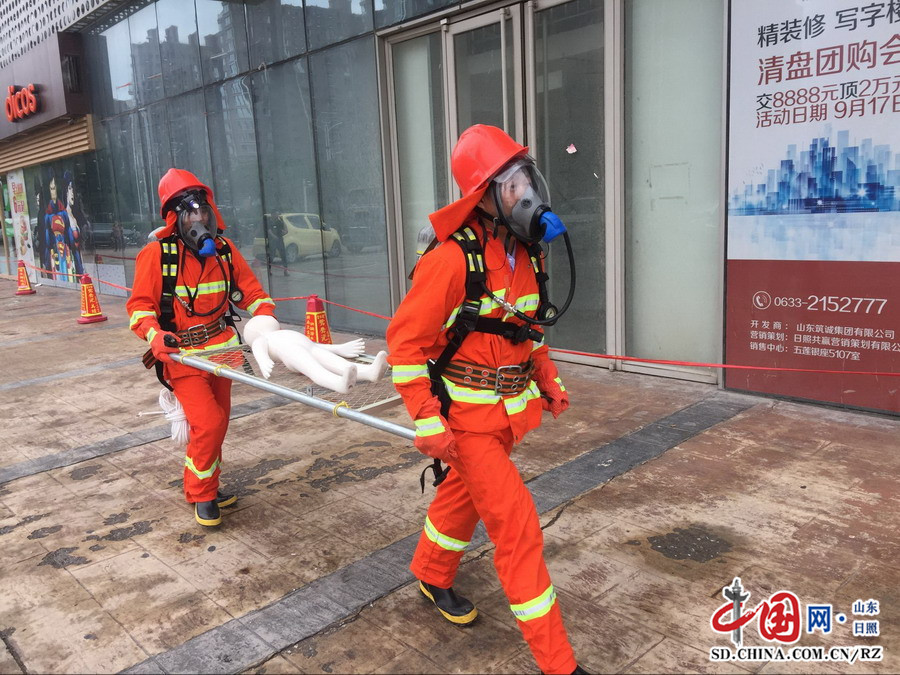 五莲消防深入商场开展灭火应急疏散演练