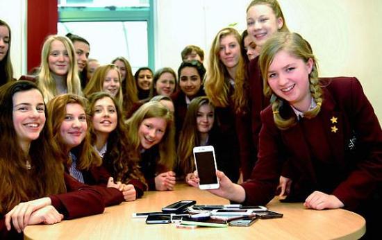英學校禁止學生攜帶手機等智慧設備防止沉迷網路