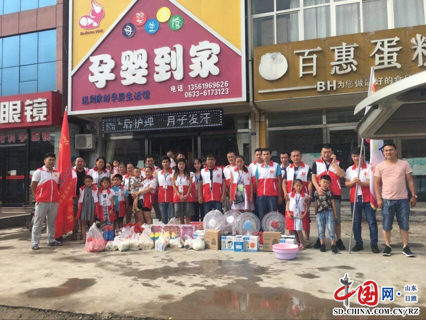 莒县平安志愿者组织开展“炎炎夏日送清凉”活动