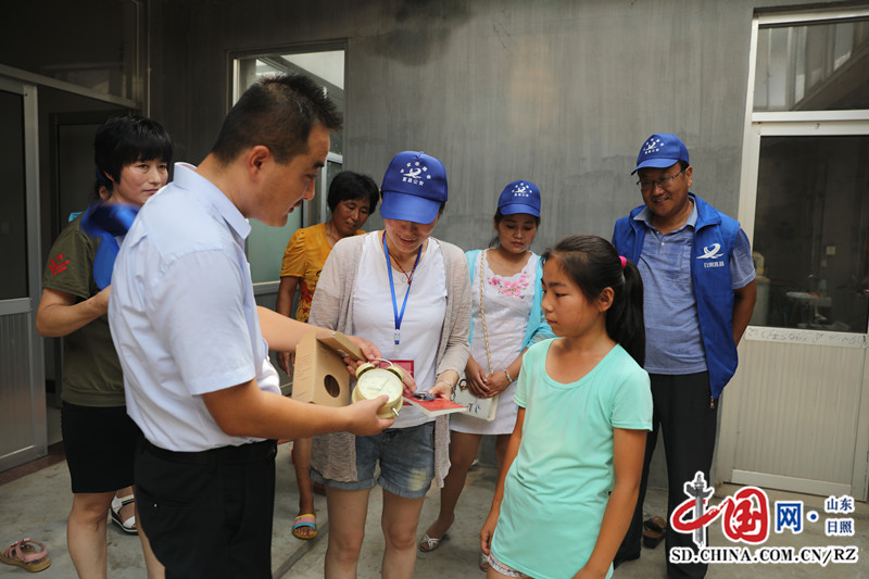 莒县平安志愿者开展走访贫困学生活动