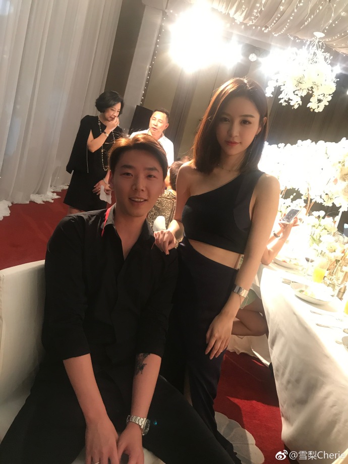 雪梨与张珩订婚了王思聪前女友与富二代订婚现场曝光组图