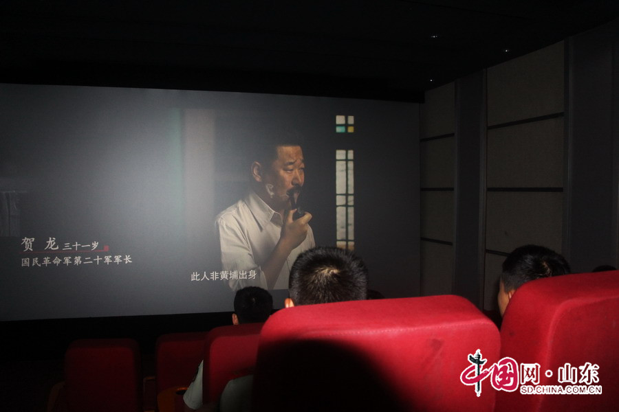 五莲消防组织全体官兵观看红色革命电影建军大业