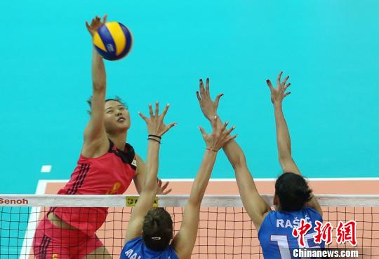 中國女排在世界女排大獎賽的收官一戰6日在南京落下帷幕。在120分鐘的決賽對戰中，中國女排不敵塞爾維亞隊，以1:3落負，最終獲得第四名。　泱波 攝