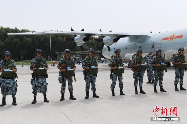 组图：中国空军武器装备亮相长春 