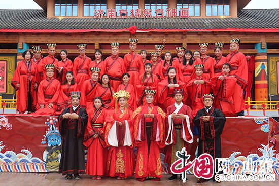 濟南方特舉行漢式集體婚禮 百位新人穿漢服相約七夕(組圖)