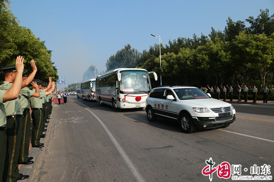 又到一年退伍季 依依惜别情意浓（组图）