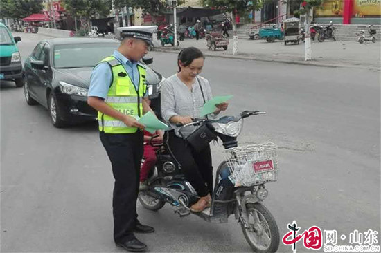 博兴交警打好路面防控战 积极开展大劝导活动（组图）