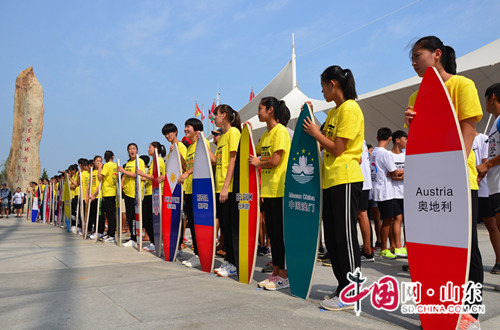 2017世界风筝冲浪竞速锦标赛在潍坊滨海区开赛(图)