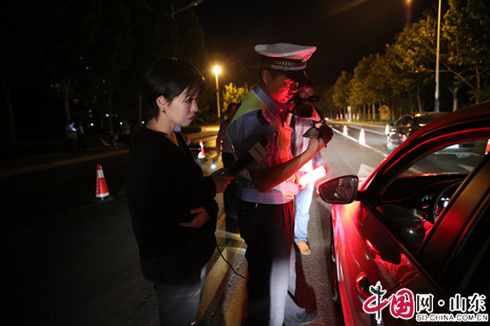 滨州：科学用警 加大力度整治夜间交通违法行为（组图）