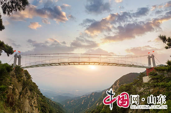 临沂蒙山3D玻璃桥9月25日正式开放（组图）