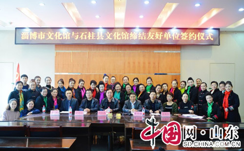 淄博市文化馆组织中老年民族舞团赴重庆进行文化交流活动（组图）