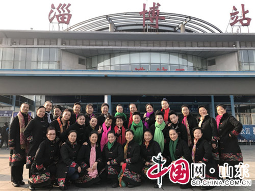 淄博市文化馆组织中老年民族舞团赴重庆进行文化交流活动（组图）