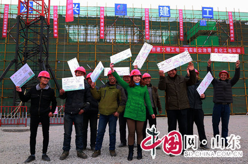 淄博淄川：困難建築農民工領到免費返鄉車票