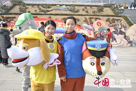 蒙山旅游工作者春节值班全天候服务游客