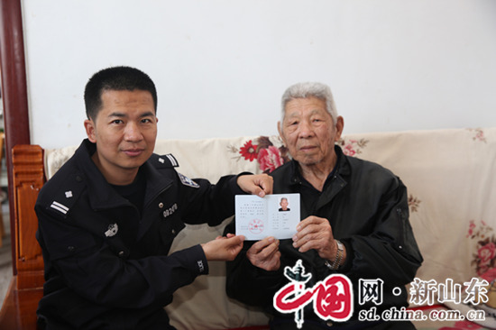 濱州民警送證到府 圓88歲台灣老兵回家夢