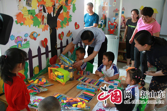 淄博市領導“六一”前看望慰問少年兒童