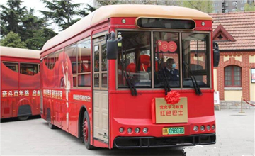 青岛党史学习教育“红色巴士”开跑
